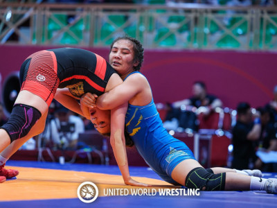 Балуан Тыныс Дүбек Азия чемпионатының қола жүлдесі үшін күреседі