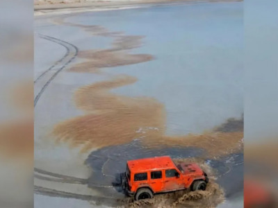 Каспий теңізінің жағалауында тәртіп бұзған өзбекстандық блогер жазаланды (ВИДЕО)