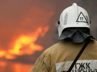 Өскеменде түтінге тұншыққан 89 жастағы қарияны құтқарушылар аман алып қалды (ВИДЕО)