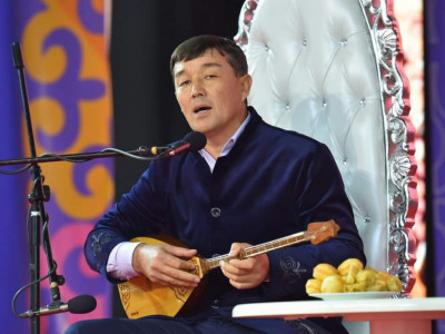 Көрермені күтетін ақын