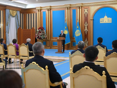 Қасым-Жомарт Тоқаев Конституцияны әзірлеуге үлес қосқан ғалымдарға ризашылық білдірді