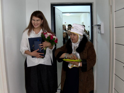 Гранттан баспанаға дейін: Мемлекет жас ғалымдарға қалай қолдау көрсетуде?