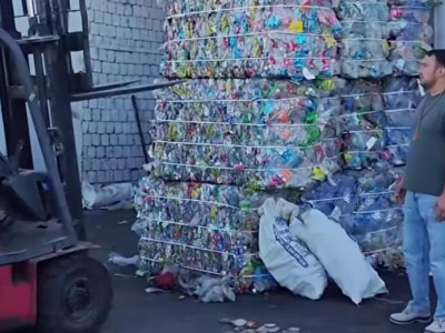 Қалдықтан кәсіпке: Түркістан облысының тұрғыны қоқыстан табыс тауып отыр