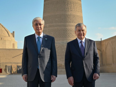 Қазақстан мен Өзбекстан президенттері Бұхараның тарихи орындарын аралап көрді