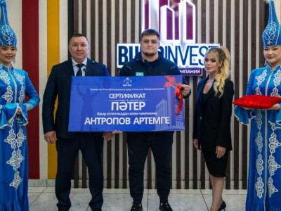 Қарағандыда ауыр атлетке пәтер кілті табысталды