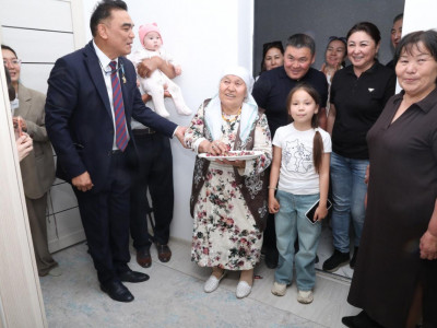 Жас ғалымдар Президент табыстаған пәтерге қоныстанды