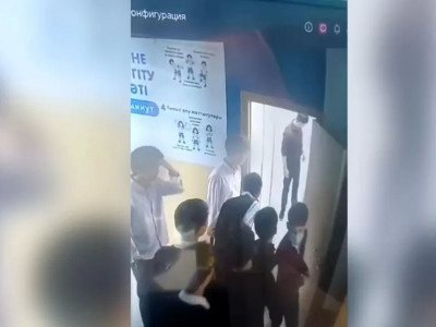 Таразда мектептегі төбелестен кейін оқушы көзінен айрылып қалды (ВИДЕО)