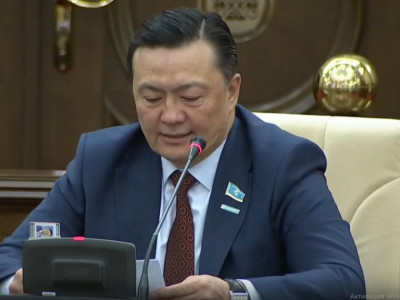 "300 мың теңгеге өзіңді де, ата-бабаңды да "алтын адам" қылады" – депутат атақ сататындарды сынады