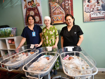 Айхан, Ерхан, Рамазан: Атырауда үшем дүниеге келді