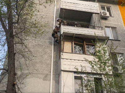 Қонаев қаласында 4 жастағы бала пәтерде қамалып қалған