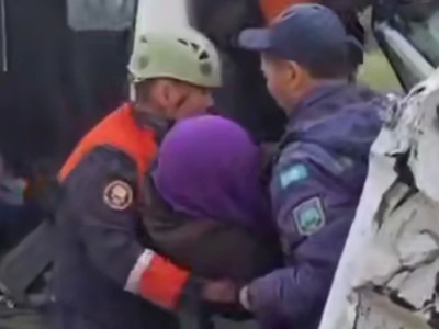 Жетісу облысында жол апаты салдарынан ер адам көлікте қысылып қалған