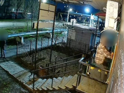 Оралда дүкен тонаумен айналысқан екі күдікті ұсталды