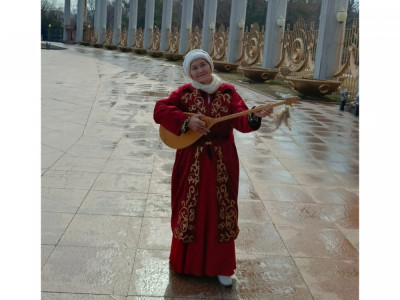 Абайдың әндерін 3 тілде шырқаймын – Ағылшыншаға судай 75 жастағы әже