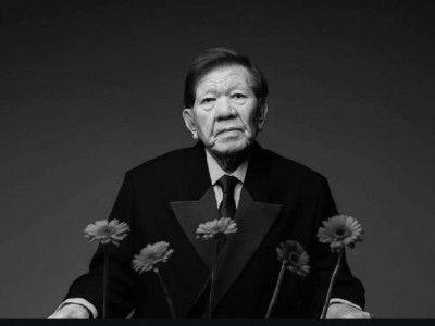 Президент Мұхтар Шахановтың отбасына көңіл айтты