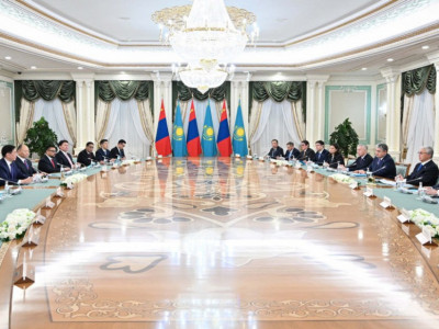 Қазақстан мен Моңғолия президенттері кеңейтілген құрамда келіссөз жүргізді