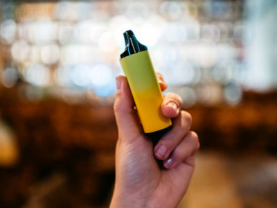 18 ай өмірі қалған: 7 жыл бойы вейп шеккен 22 жастағы қыз қатерлі дертке шалдықты