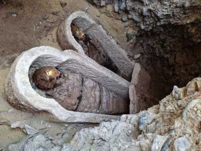 Мумияның ішінен "Илиаданың" бір парағы табылды