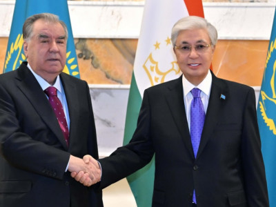 Мемлекет басшысы Тәжікстан Президенті Эмомали Рахмонмен кездесу өткізді