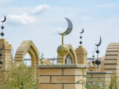 «Бір қабірге таласқан»: Қарағандыда анасының қабірін даулап жүрген әйел «эксгумацияға» рұқсат алды