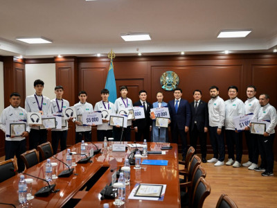 Таэквондодан әлем чемпионатының жүлдегерлеріне сыйақы табысталды