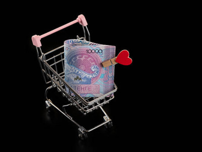 18 млн теңге: Мектеп бухгалтері жұмыс істемейтін күйеуіне жалақы аударып отырған