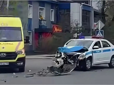 Қостанайда полиция көлігі жол апатына түсіп, екі адам зардап шекті