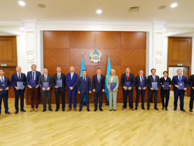 Олжас Бектенов ауыл шаруашылығы техникасын өндіруші әлемдік компаниялармен кездесу өткізді