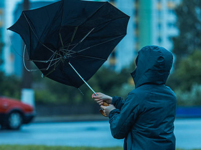 Павлодар облысында екі әйел қатты желден зардап шекті