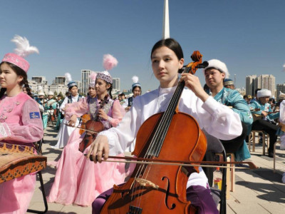 Астанада 2 000 оқушы бір мезетте «Алтын ұя» күйін орындады