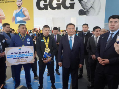 Танымал боксшы Оразбек Асылқұловқа екі бөлмелі пәтердің кілті табысталды