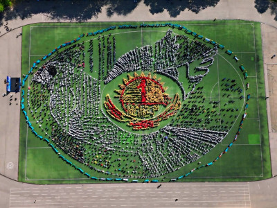 Алматыда 6 500 оқушы бейбітшілік символын бейнеледі