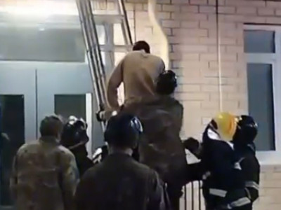 Қарағандыда 20 жастағы жігіт 3-қабаттаан құлап кеткен