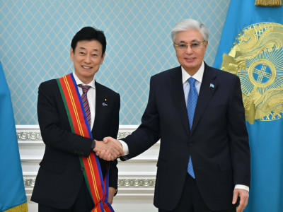 Президент Жапония Парламентінің Қазақстанмен достық лигасының төрағасын «Достық» орденімен марапаттады