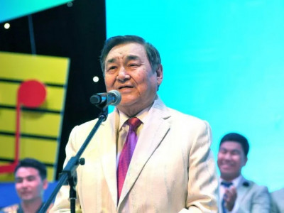 "Адам өледі, ажал қалады": Ескендір Хасанғалиевтің ұлы әкесіне сағынышын жеткізді (ФОТО)