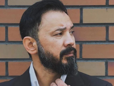 "Болливуд жұлдызы ма деп қалдым": Актер Берік Айтжанов жас күніндегі суретін көрсетті (ФОТО)