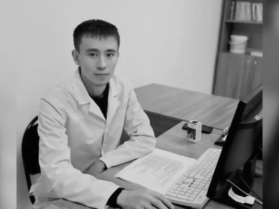 Ақтаудағы дәрігердің өлімі: Күдіктіге қатысты сот басталды