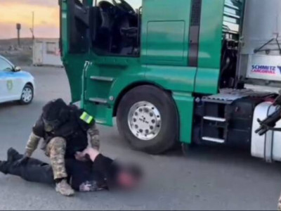Павлодарда жүк көлігімен адамдарды шекарадан заңсыз өткізбек болған күдікті ұсталды