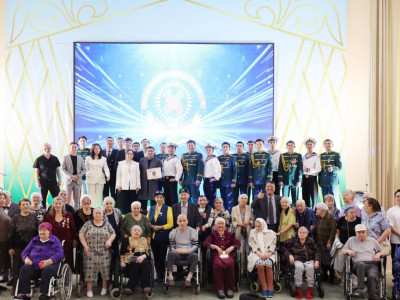 Ұландықтар Жеңіс күні қарсаңында қарттарға концерт қойды