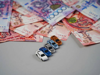 Автосалон қызметкері компания мен клиенттердің 334 млн теңге тұратын көліктерін сатып жіберген