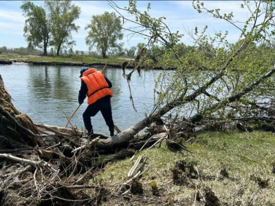 Өскеменде өзенді жүзіп өтпек болған екі жігіт суға батып кетті