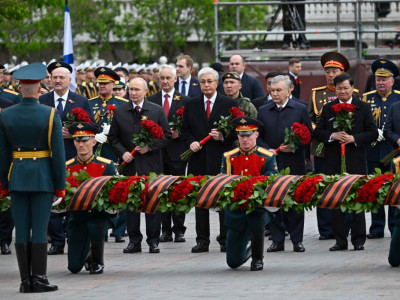 Тоқаев Мәскеудегі Қызыл алаңда өткен әскери шеруге барды