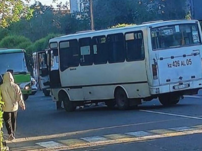 Талдықорғанда жаяу жүргіншіні автобус қағып кетті: әйел оқиға орнында көз жұмды