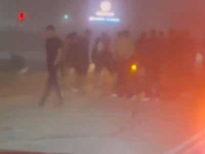 Ақтауда жаяу жүргіншілер жолағында әйелді көлік қағып кетті (ВИДЕО)
