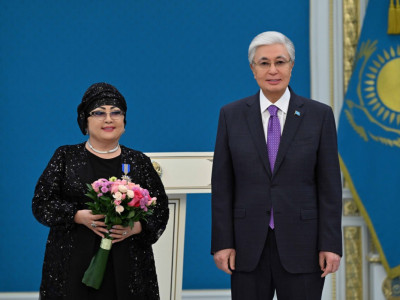 Президент Мақпал Жүнісованы марапаттады