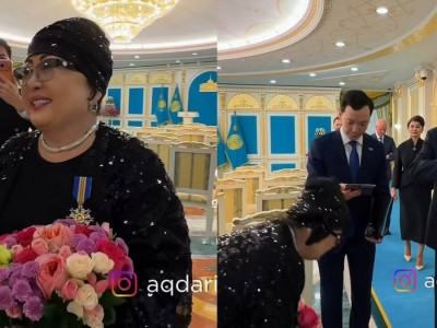 "Аға, сізге беруге бола ма?": Мақпал Жүнісова Президентке сый жасады (ВИДЕО)