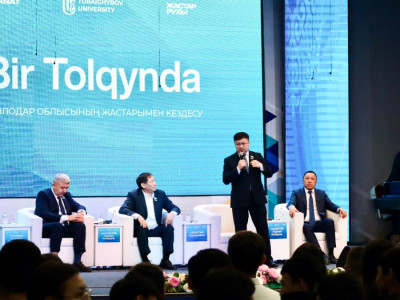 «Bir Tolqynda»: Павлодарда жастар мен депутаттар ашық диалог алаңында кездесті