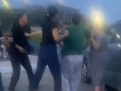 Талдықорғанда әйелдер балалардың көзінше ойын алаңы үшін жанжал шығарды