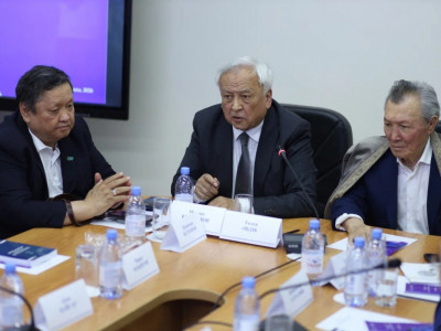 Тіл, әдебиет және жасанды интеллект. Жаңа кезеңнің өзекті мәселелері талқыланды