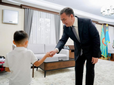 Үш жасар Әміреге Президенттің Алғыс хаты табыс етілді