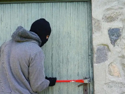 Көкшетауда жас жігіт алаяқтардан қорқып, шешесін тонаған